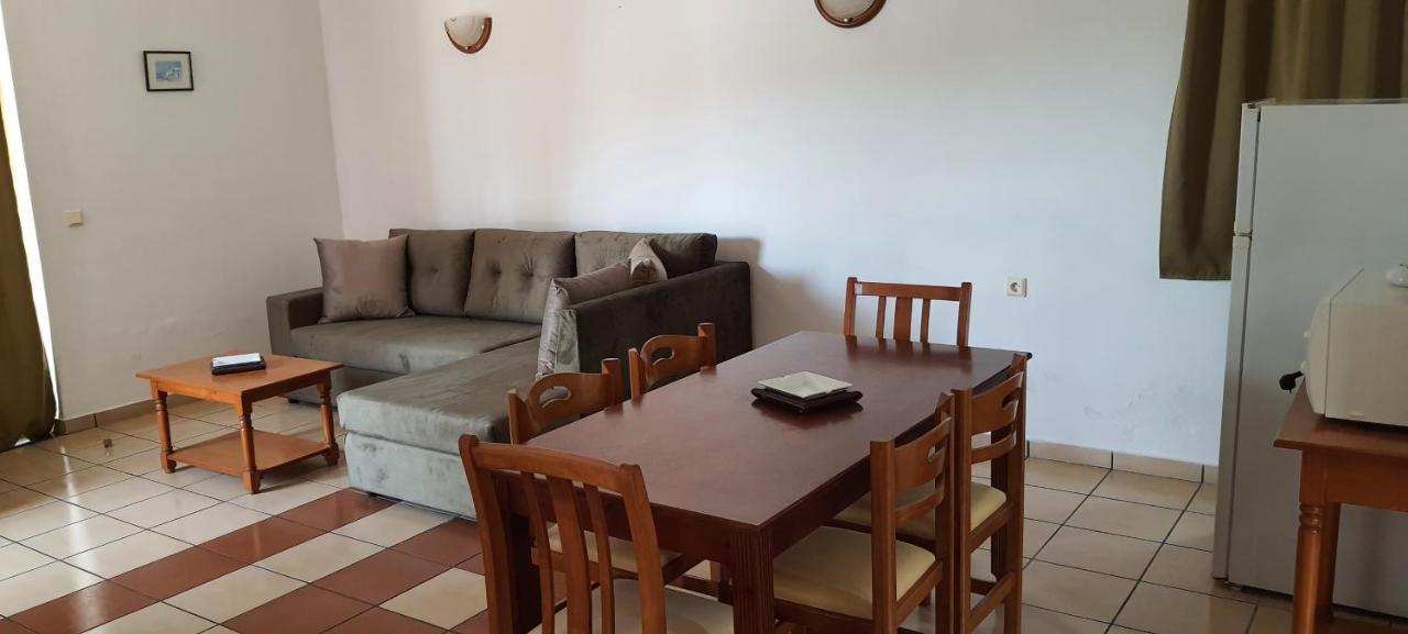 Molivos Castle Apartments มิธิมนา ภายนอก รูปภาพ