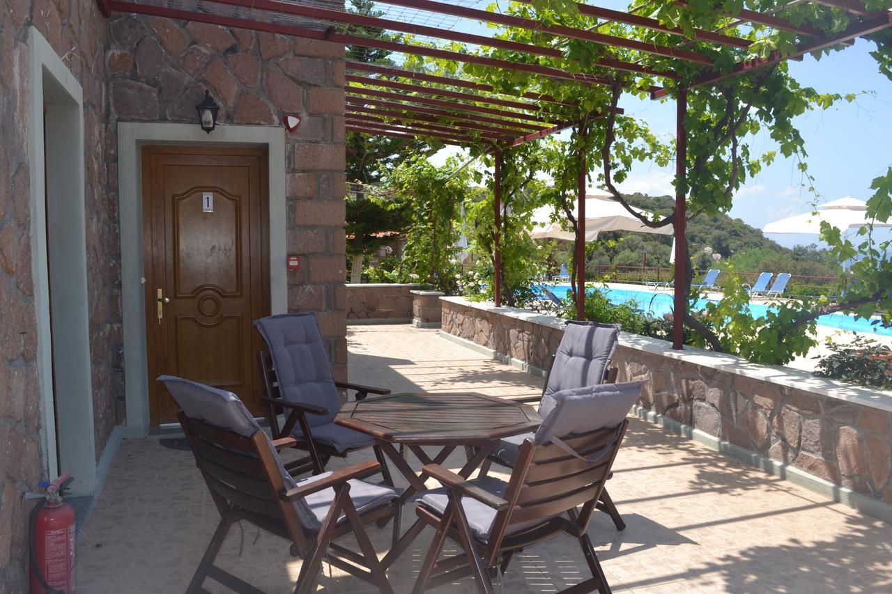 Molivos Castle Apartments มิธิมนา ภายนอก รูปภาพ